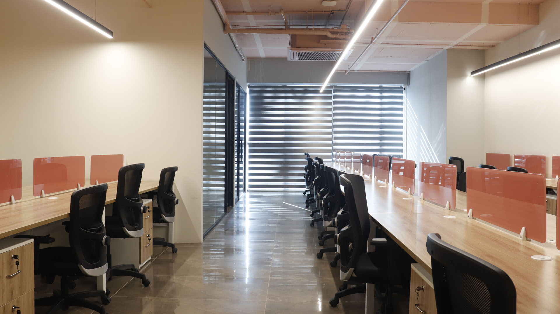 Coworking spaces for rent in Hyderabad with flexible desks and shared workstations