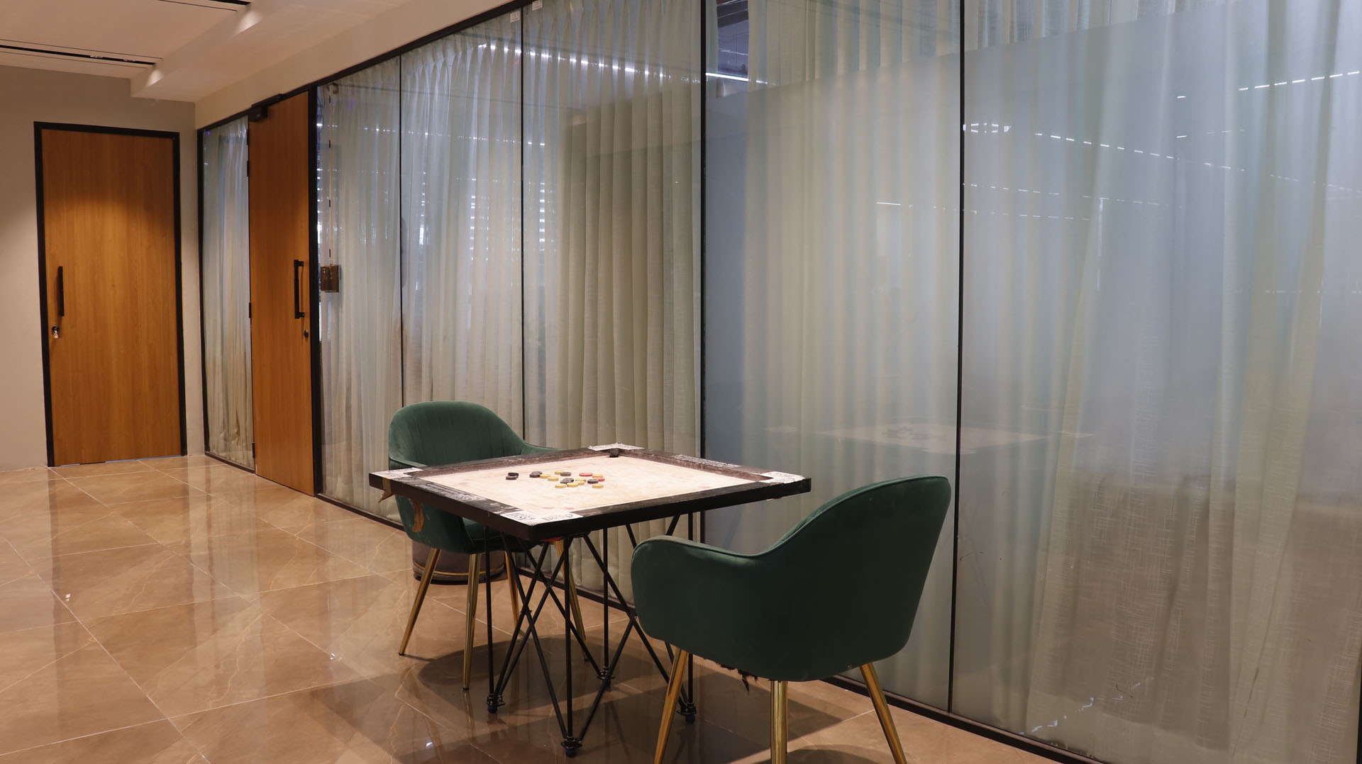 THQ capital park Breakout area